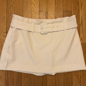 New With Tag Express White Pinstripe Mini Skort W/Belt Size 14